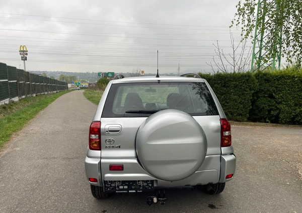 Toyota RAV4 cena 15900 przebieg: 219000, rok produkcji 2003 z Sobótka małe 137